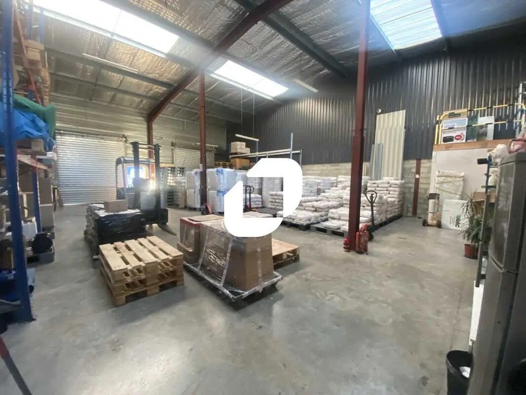 Office in SAINT-JEAN-D'ILLAC for lease Interior Photo- Image 1 of 6