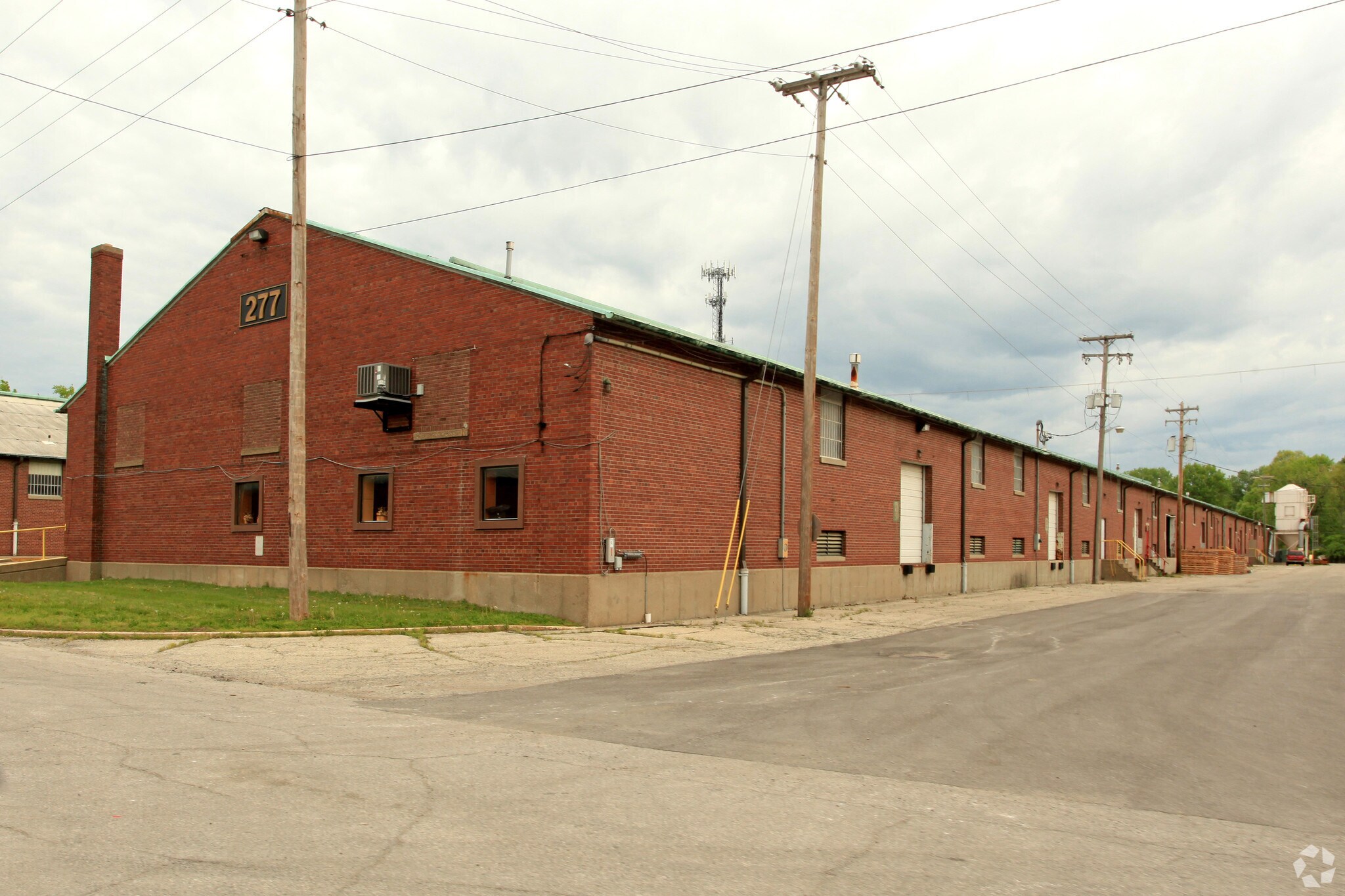 277 America Pl, Jeffersonville, IN for lease Primary Photo- Image 1 of 3