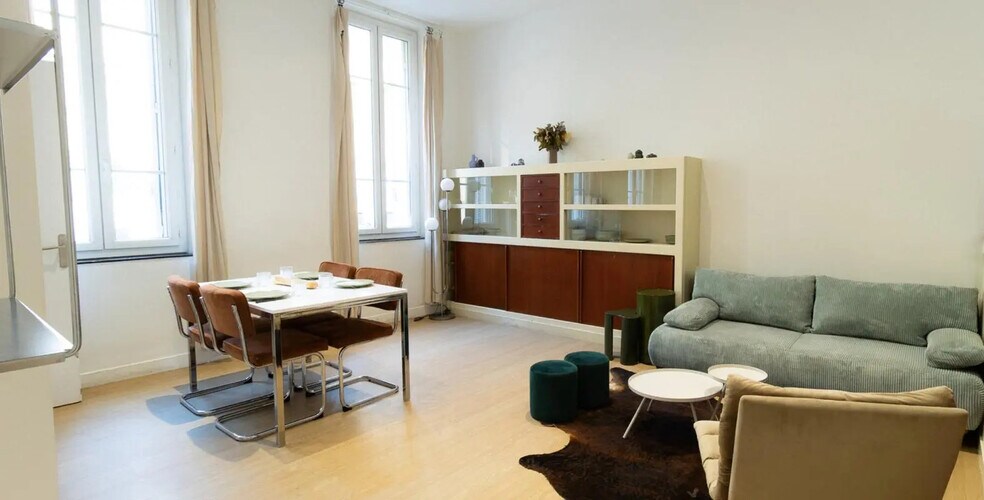 Retail in Marseille for sale - Interior Photo - Image 2 of 15