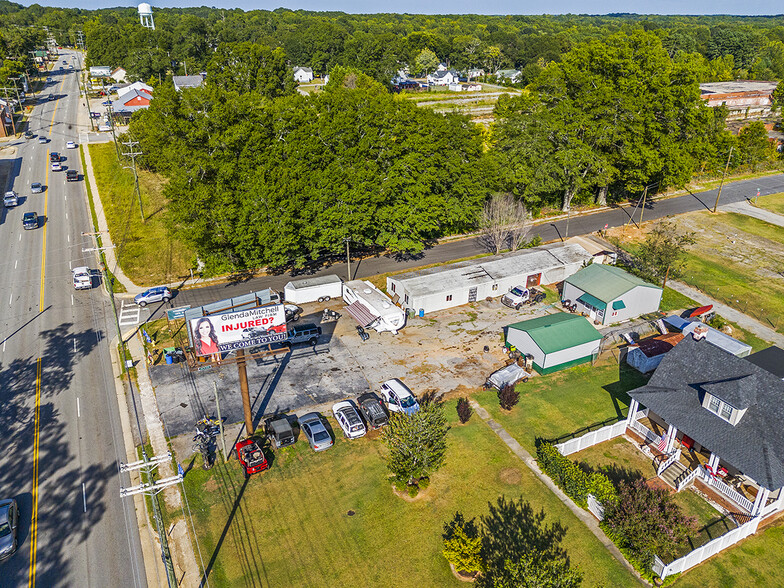 106 Lucas Ave, Laurens, SC for sale - Building Photo - Image 3 of 25