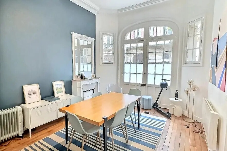 32 Rue Des Renaudes, Paris for lease - Interior Photo - Image 1 of 8