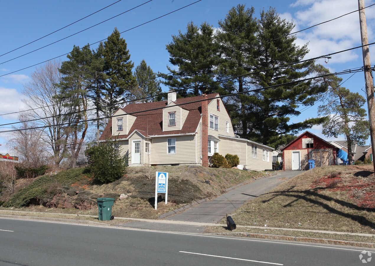 49 Buckland St, Manchester, CT 06042