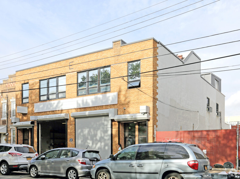 36-14 11th St, Long Island City, NY for lease - Primary Photo - Image 1 of 8