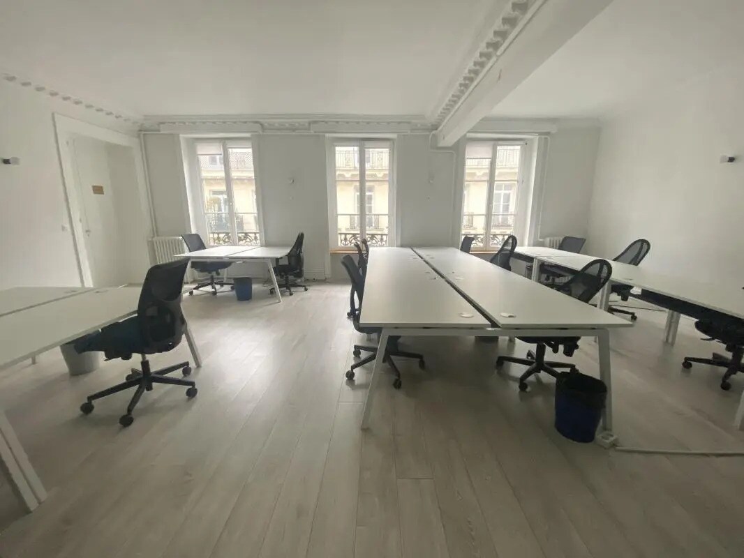 Office in Paris for lease Building Photo- Image 1 of 10