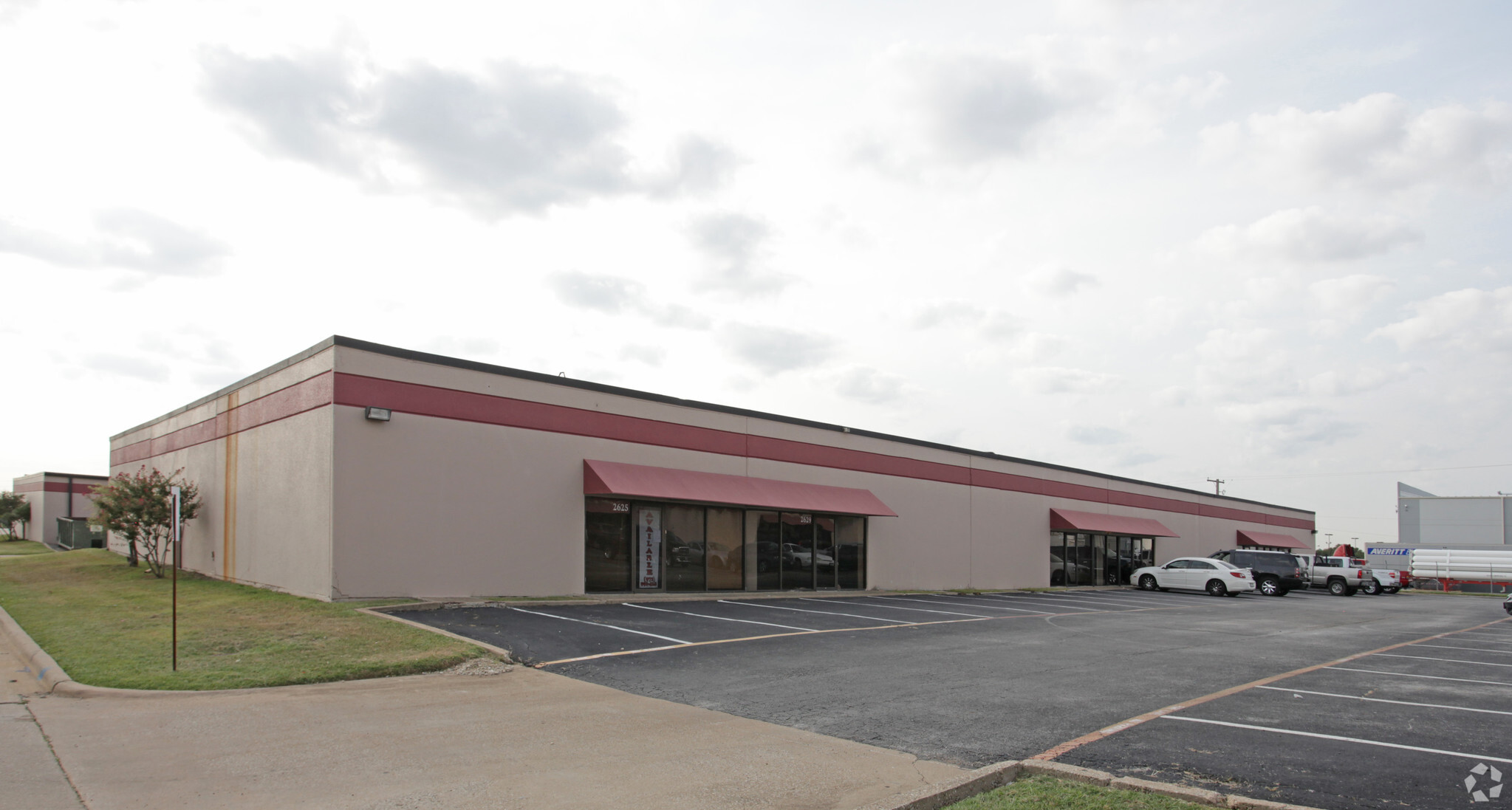 2601-2621 Aero Dr, Grand Prairie, TX for lease Building Photo- Image 1 of 23