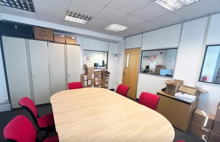 Ynys Bridge Ct, Cardiff for lease - Interior Photo - Image 2 of 4