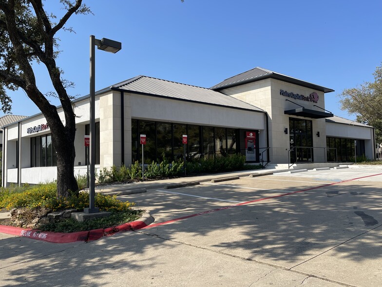 513 W Oak St, Denton, TX for lease - Building Photo - Image 1 of 6