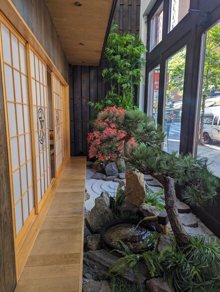 341-343 W Broadway, New York, NY for lease - Building Photo - Image 1 of 9