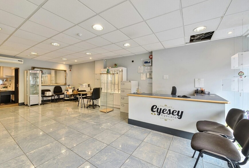 50 Bridge St, Pinner for lease - Interior Photo - Image 3 of 17