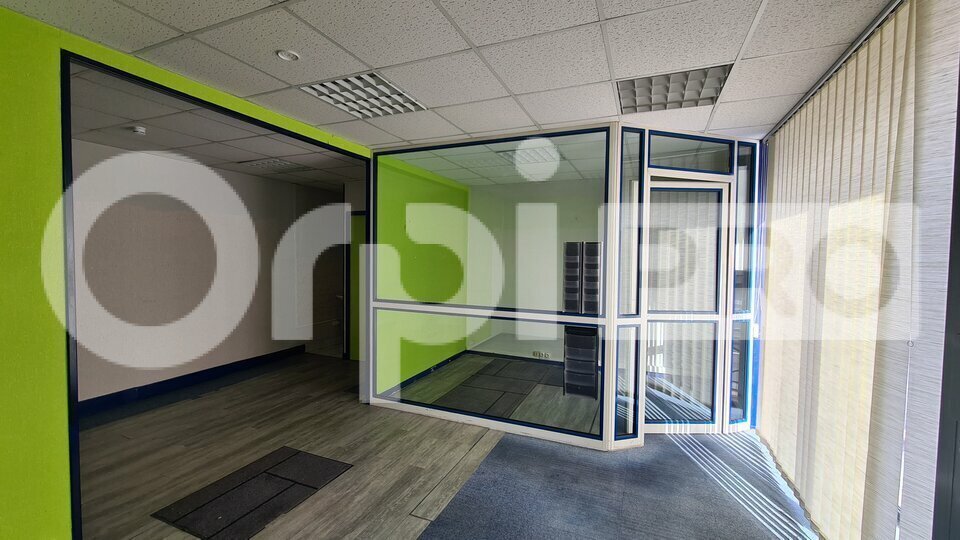 Retail in Commentry for lease - Interior Photo - Image 3 of 6