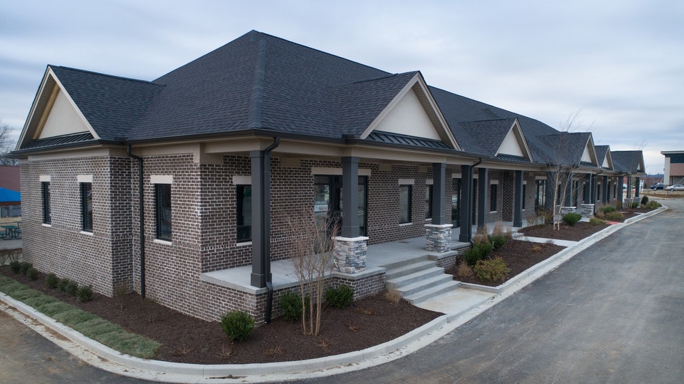 132 Maple Row Blvd, Hendersonville, TN for lease - Building Photo - Image 1 of 17