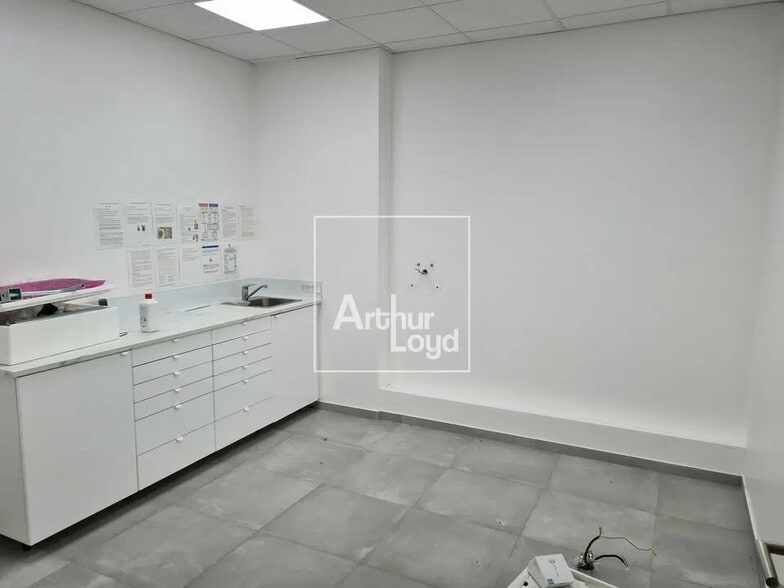 Office in Athis-Mons for lease - Interior Photo - Image 2 of 8