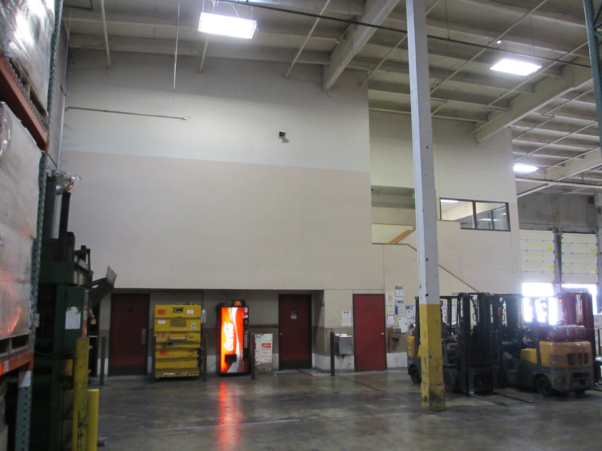 12100 SE Jennifer St, Clackamas, OR 97015 205 Distribution Center