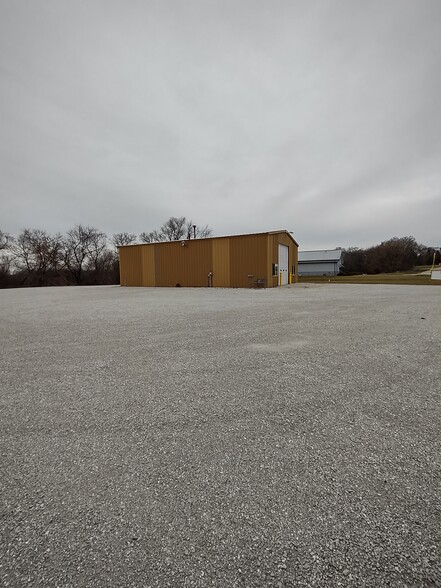 117 N Oakridge Dr, North Prairie, WI for lease - Building Photo - Image 3 of 8