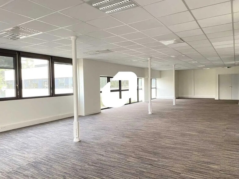 53 Rue De L'Etang, Limonest for lease - Building Photo - Image 3 of 34