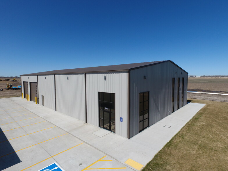 4306 Twin Rivers Rd, North Platte, NE for sale - Building Photo - Image 2 of 30