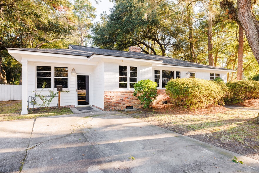 112 E Derenne Ave, Savannah, GA for sale - Building Photo - Image 2 of 29