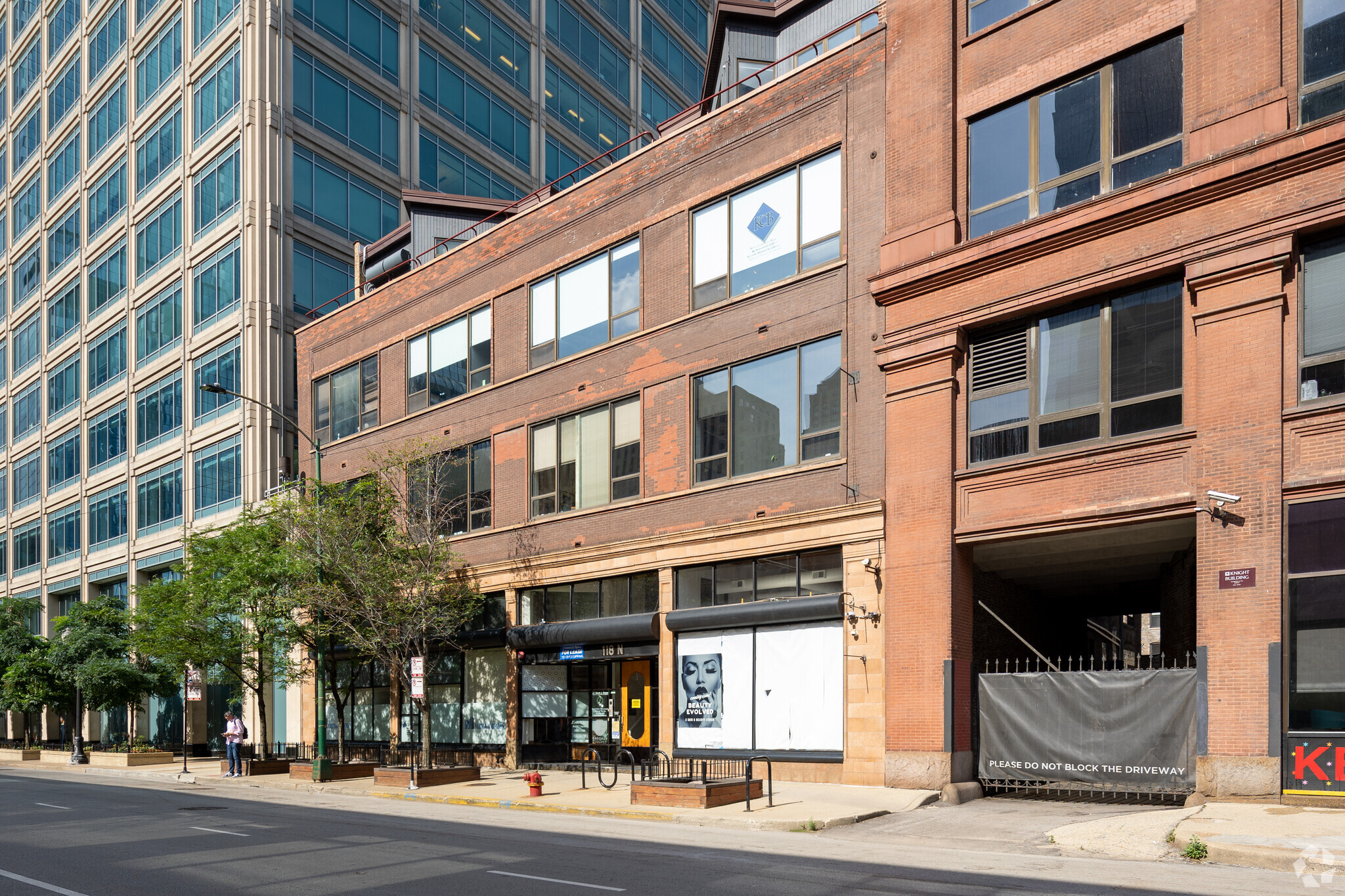 118 N Clinton St, Chicago, IL for lease Primary Photo- Image 1 of 7