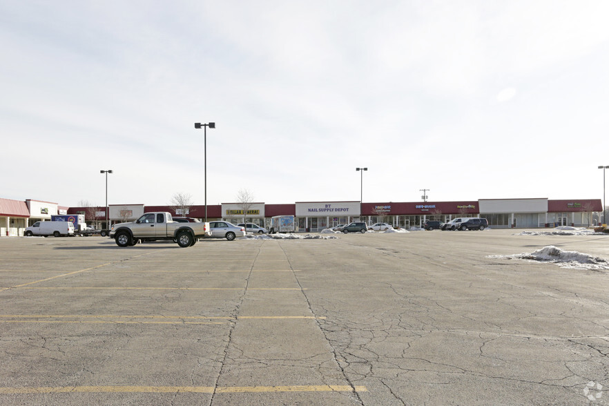 6553-6599 N Oak Tfwy, Gladstone, MO for lease - Building Photo - Image 1 of 2