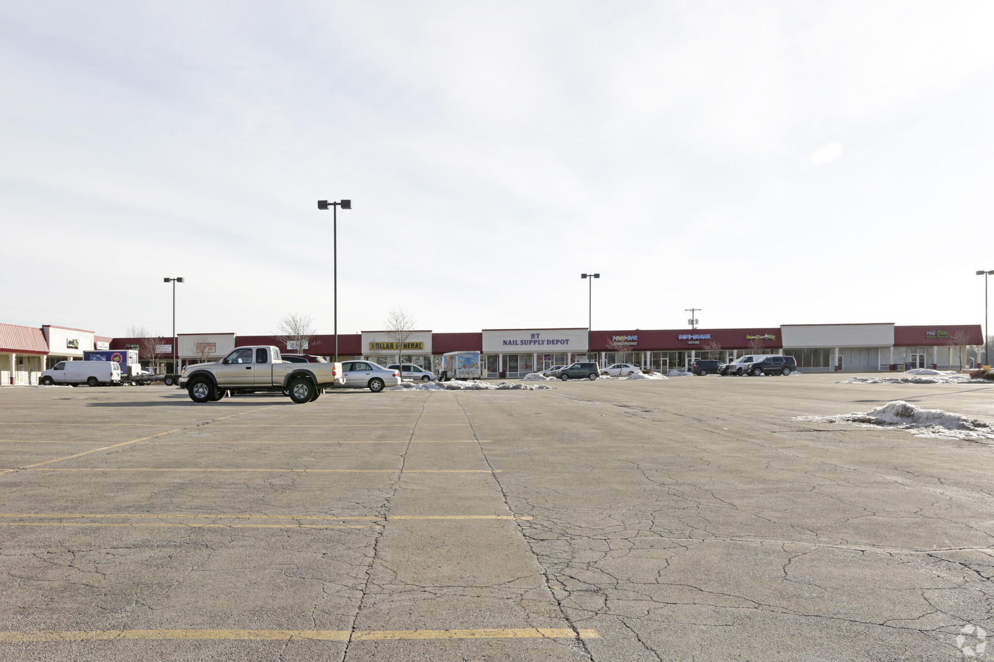 6553-6599 N Oak Tfwy, Gladstone, MO for lease Building Photo- Image 1 of 3