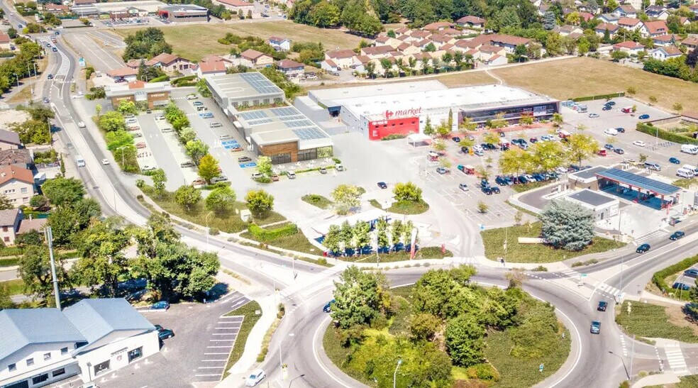 Office in Saint-Denis-lès-Bourg for lease - Building Photo - Image 2 of 3