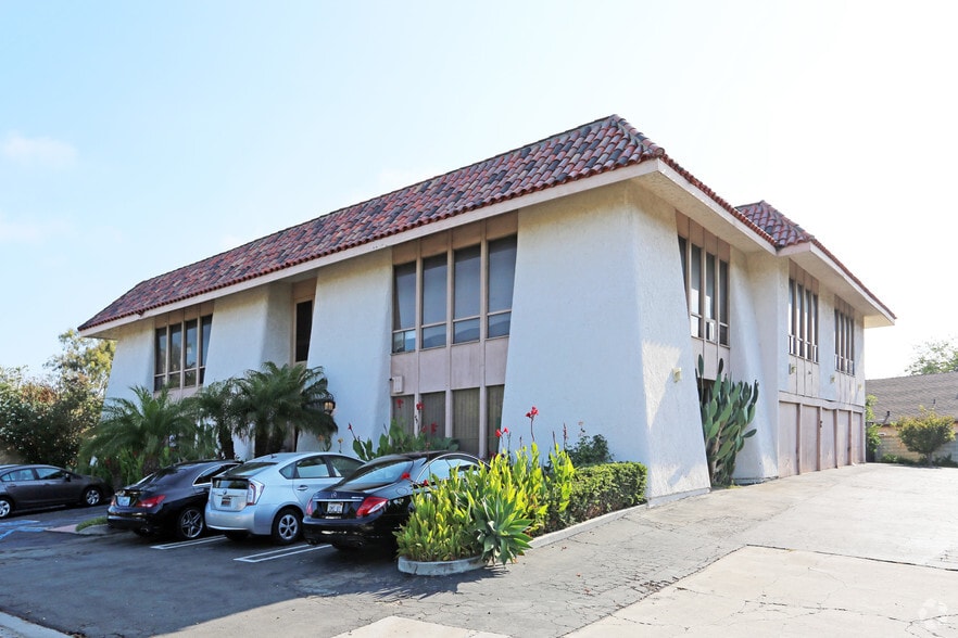 21062 Brookhurst St, Huntington Beach, CA for lease - Building Photo - Image 2 of 9