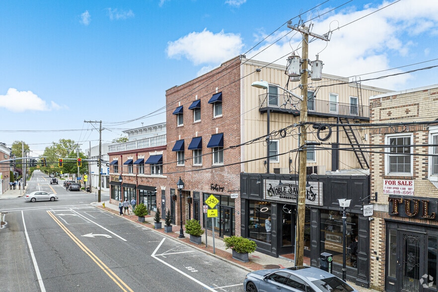 1-3 Main St 2-4 4th Ave, Bay Shore, NY for sale - Building Photo - Image 2 of 27