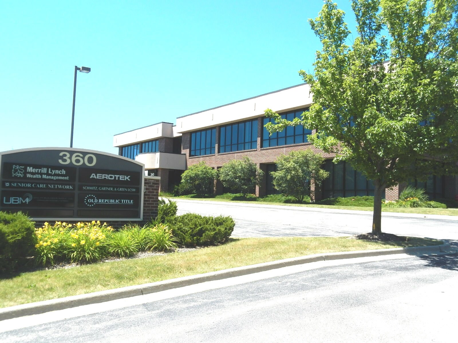 360 Memorial Dr, Crystal Lake, IL for sale Building Photo- Image 1 of 1