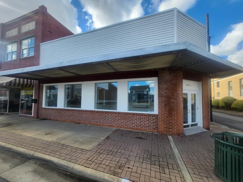 223 N Main St, Franklin, VA for lease - Building Photo - Image 1 of 26