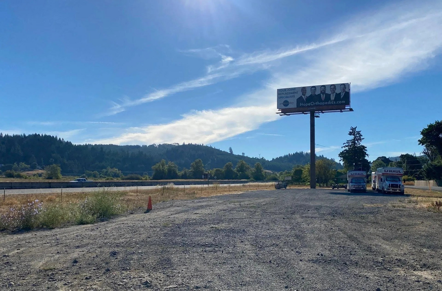 25591 Yamhill River Unit B rd, Sheridan, OR for lease - Primary Photo - Image 1 of 3