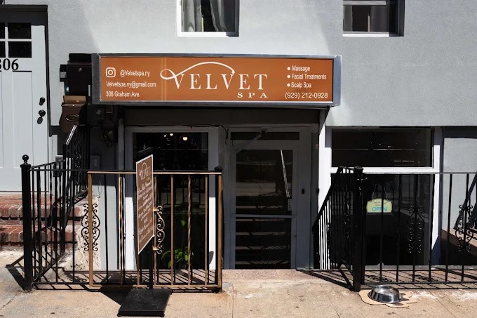 306 Graham Ave, Brooklyn, NY for lease Interior Photo- Image 1 of 5