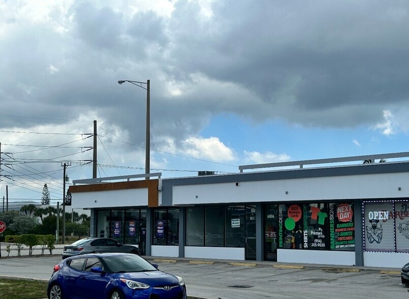 6890 N Powerline Rd, Pompano Beach, FL for lease - Building Photo - Image 3 of 20