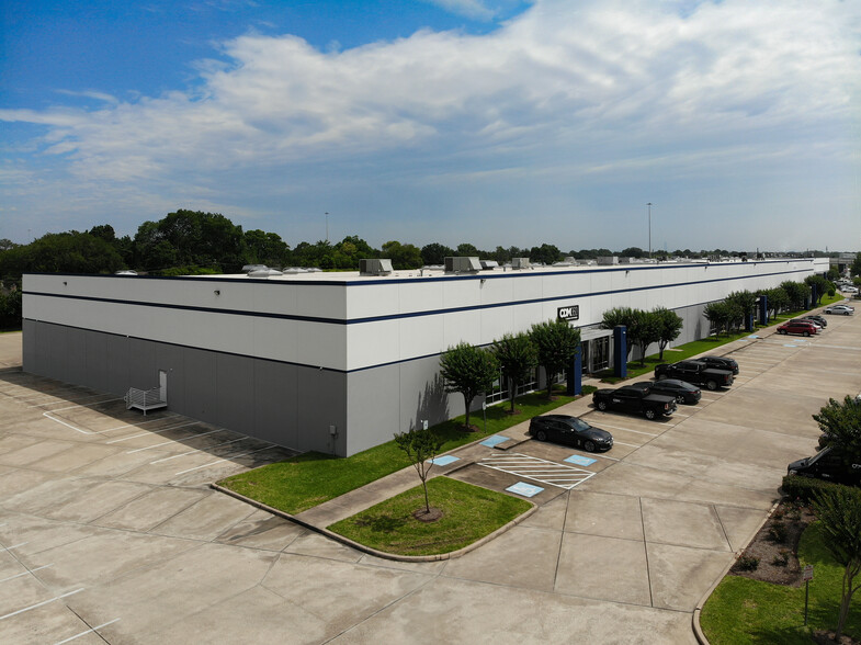 9330 W Airport Blvd, Houston, TX for lease - Primary Photo - Image 1 of 6