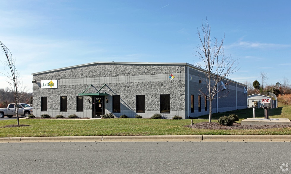 1304 Roosevelt Ct, Whitsett, NC for lease - Building Photo - Image 2 of 2