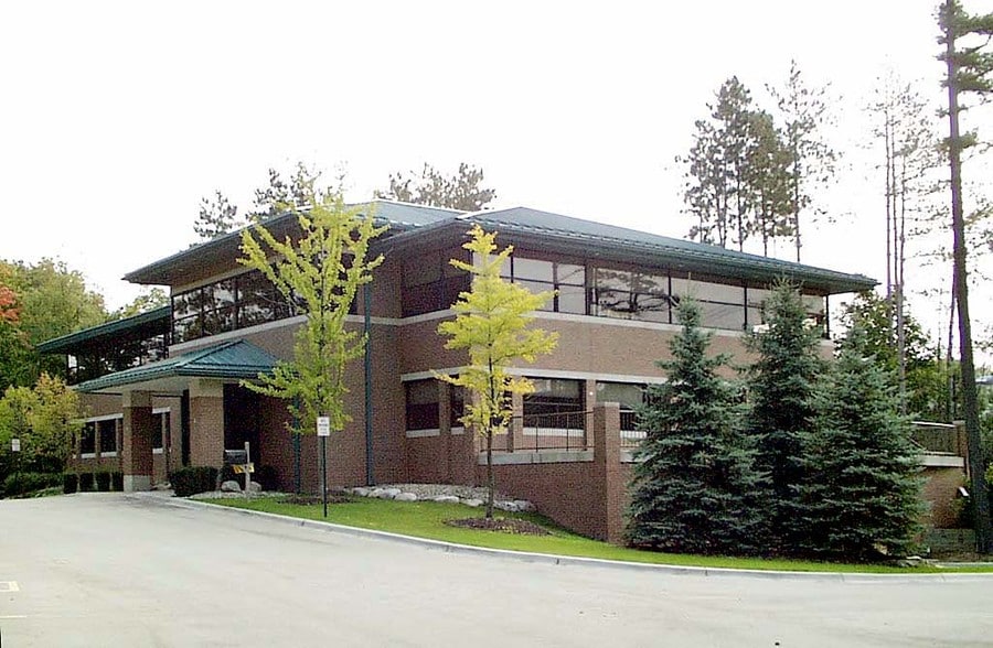 8451 Boulder Ct, Commerce Township, MI for lease - Building Photo - Image 2 of 10