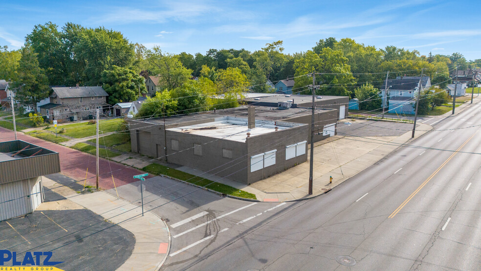 1427 Youngstown Rd SE, Warren, OH for sale - Building Photo - Image 1 of 3