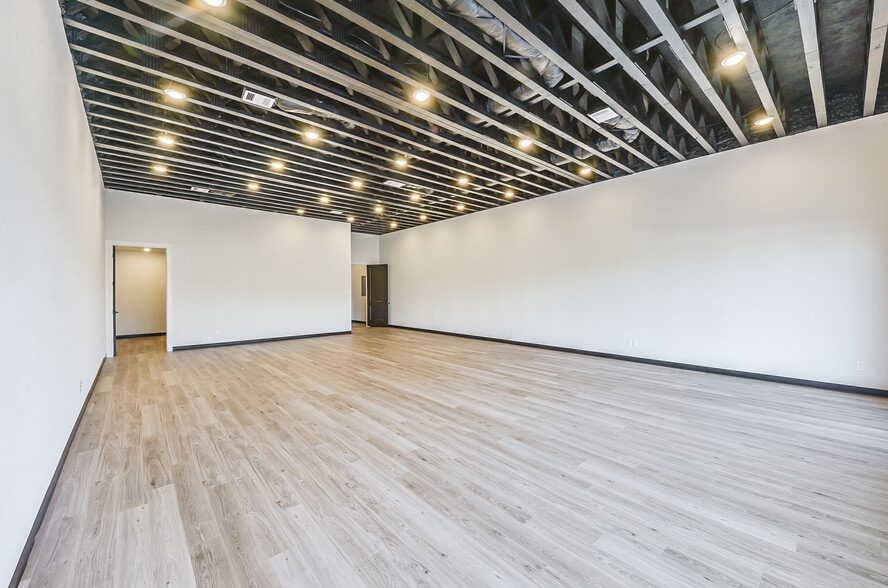 11821 FM 1488, Magnolia, TX for sale - Interior Photo - Image 2 of 56