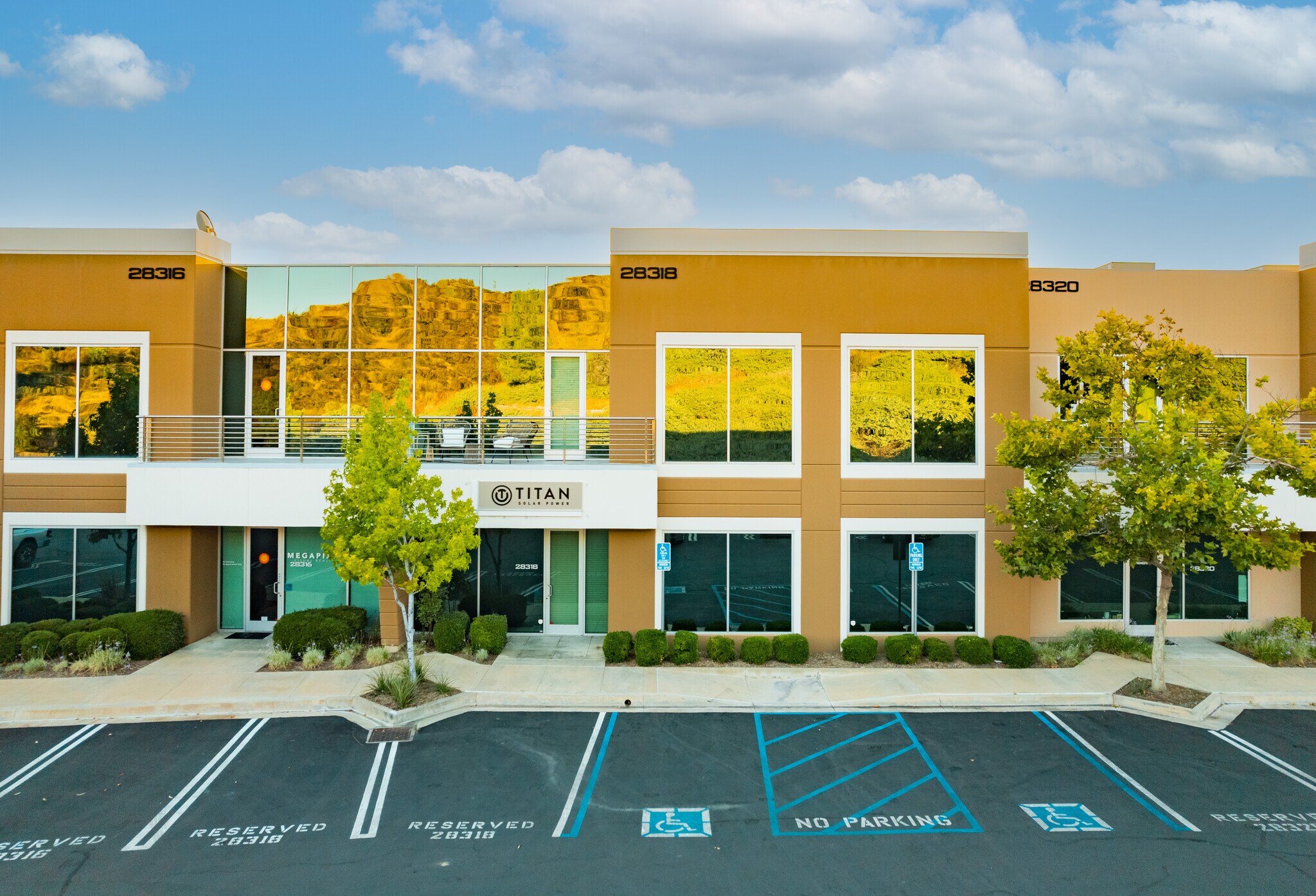 28326 Constellation Rd, Santa Clarita, CA for sale Primary Photo- Image 1 of 1