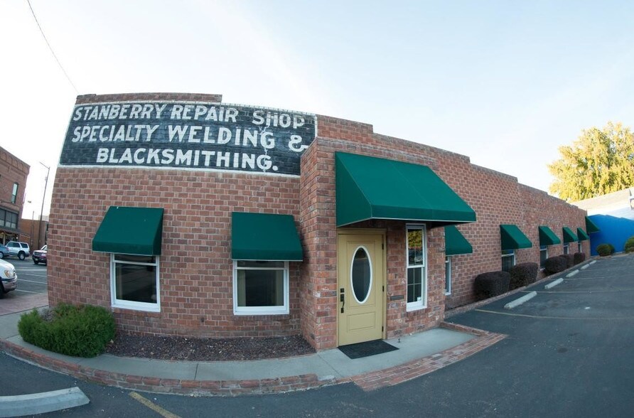 718 6th St, Prosser, WA 99350