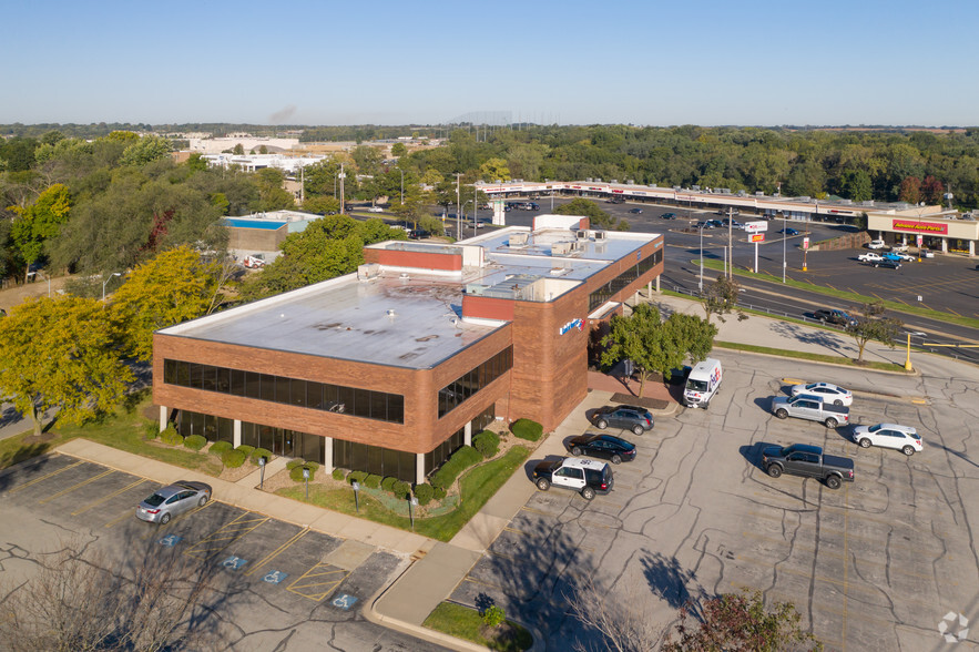 8320 N Oak Tfwy, Kansas City, MO for lease - Aerial - Image 3 of 15