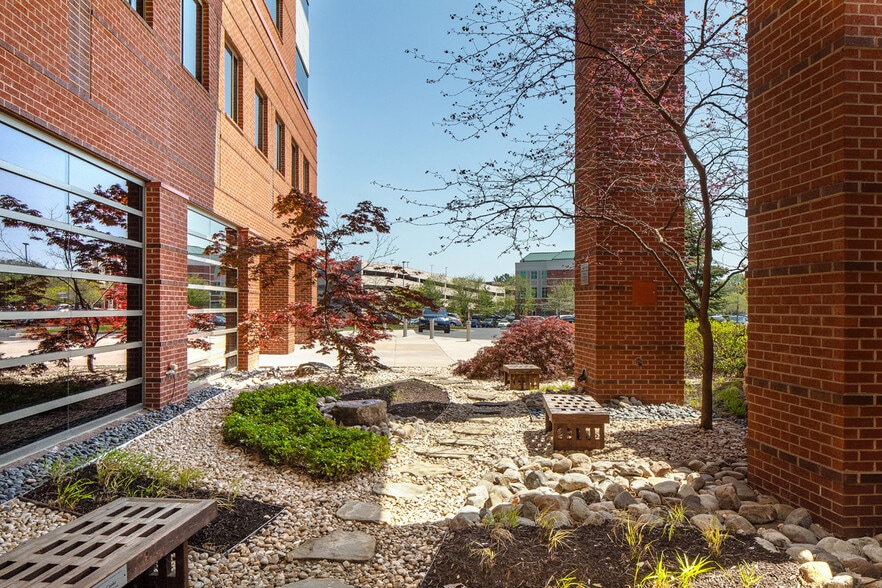 10710 Charter Dr, Columbia, MD for lease - Building Photo - Image 3 of 10