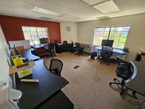 1405 N San Fernando Blvd, Burbank, CA for lease Interior Photo- Image 1 of 5