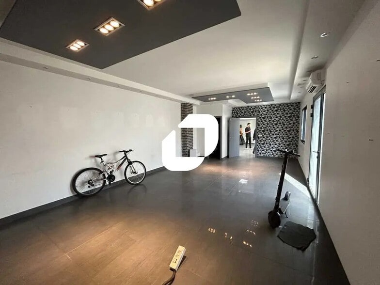 Flex in Aubervilliers for lease - Interior Photo - Image 2 of 7