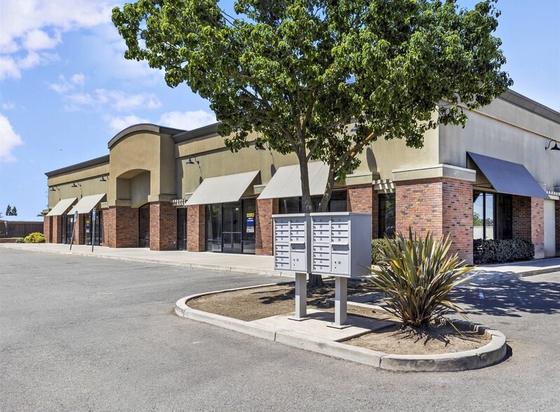3948 Sylvan Ave, Modesto, CA for lease - Building Photo - Image 1 of 4