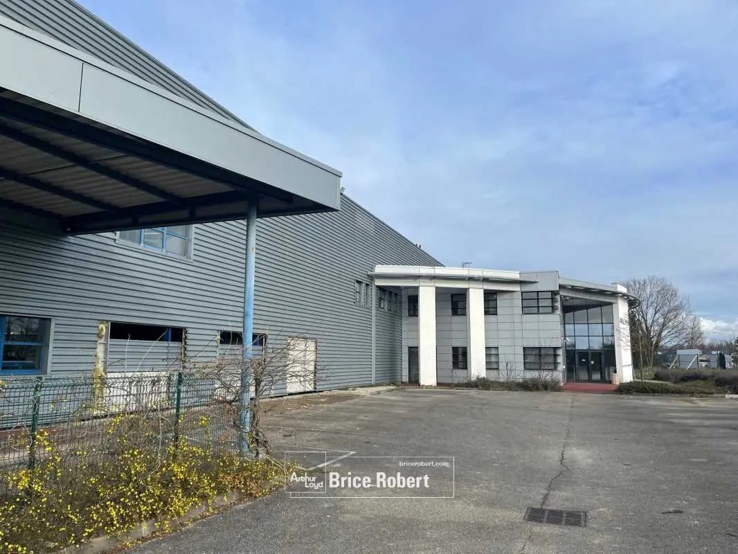 Office in Miribel for lease Building Photo- Image 1 of 13