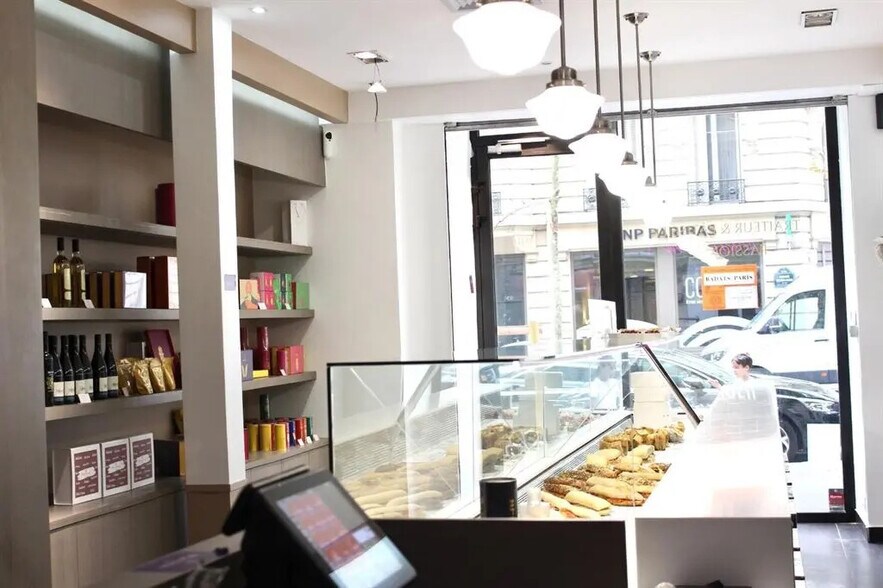 Retail in Paris for lease - Building Photo - Image 1 of 4