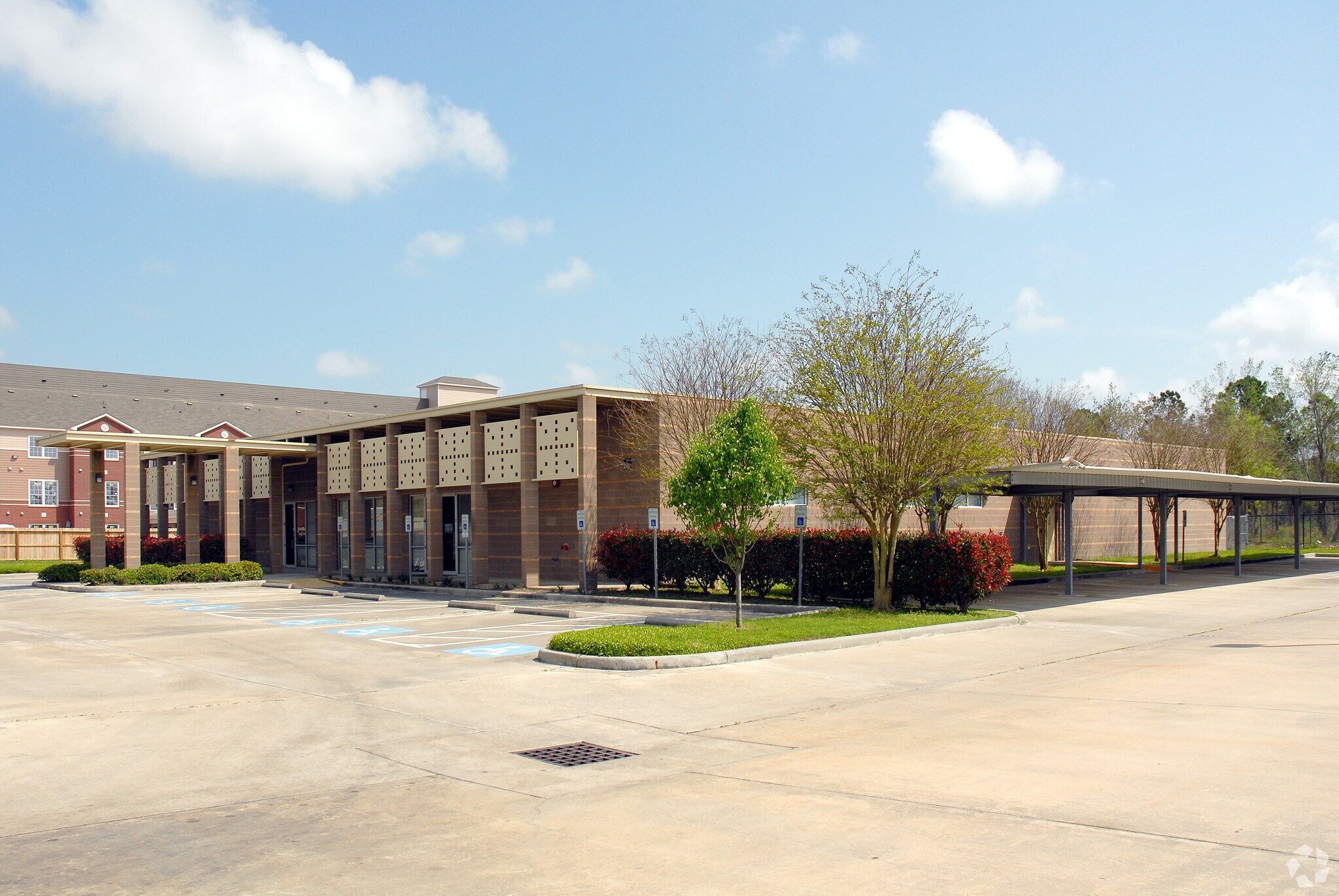 1025 Birdsong Dr, Baytown, TX 77521