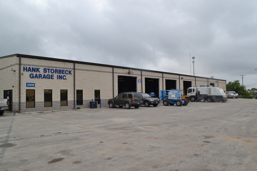 15699 Tradesman Dr, San Antonio, TX for lease - Building Photo - Image 1 of 9