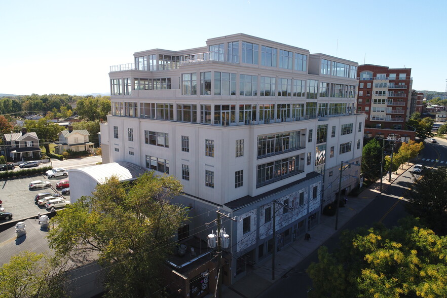 216-218 W Water St, Charlottesville, VA for lease - Primary Photo - Image 1 of 33