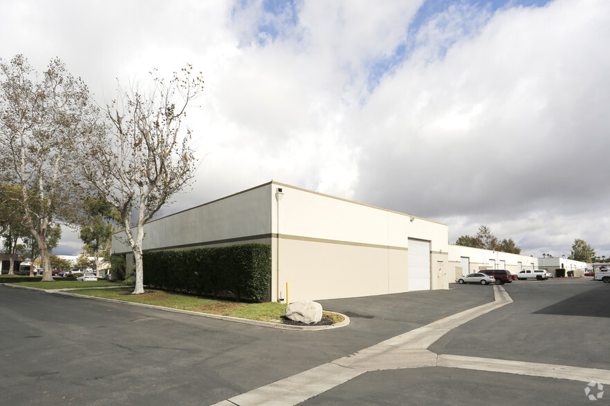 23042 Alcalde Dr, Laguna Hills, CA for lease - Building Photo - Image 3 of 17